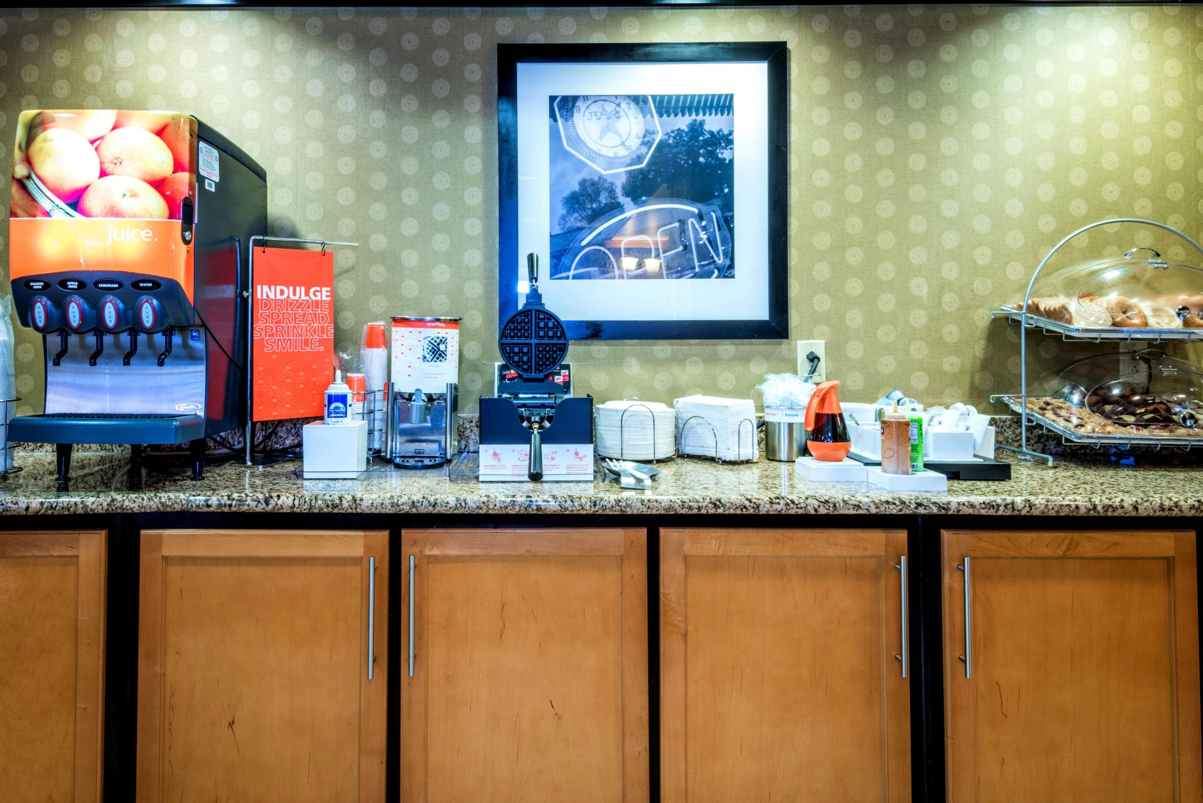 Hampton Inn & Suites Montgomery-Downtown Zewnętrze zdjęcie
